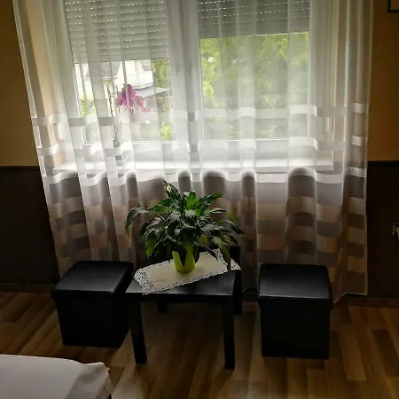 Apartment Zsiga Apartman Haus *