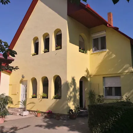 Zsiga Apartman Haus *